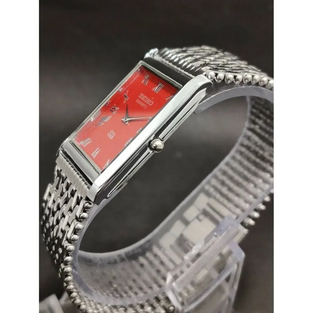 Vintage Style Seiko Quartz Mens Silver Watch & Red accents W/ Metal Strap